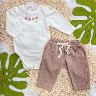 Conj. Body Manga Longa Bordado Flores e Calça - Off White e Avelã